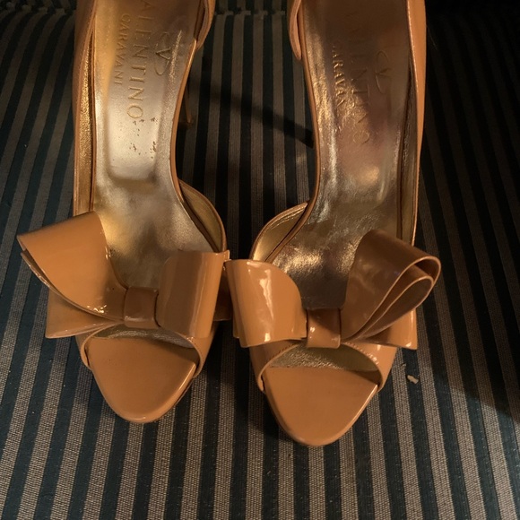 Authentic Valentino size 37 tan heels - Picture 2 of 6